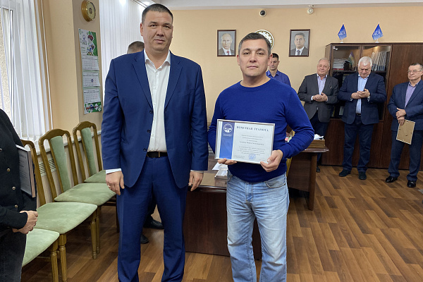 В Аппарате управления предприятия вручили  Почетные грамоты и Благодарственные письма 
